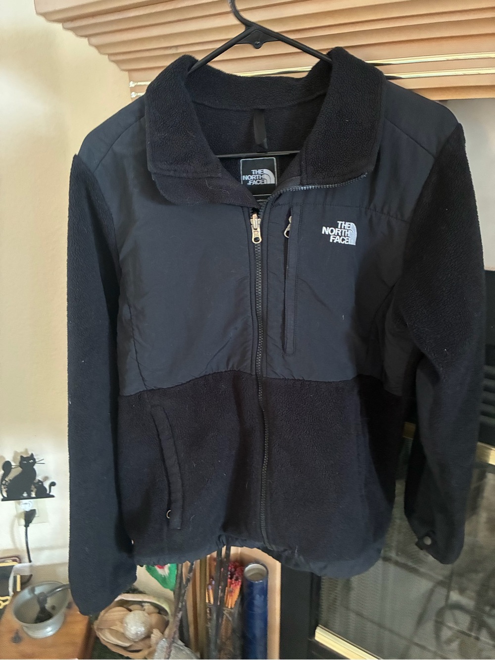 The North Face Vintage Women’s Fleece Jacket with Logo on Chest